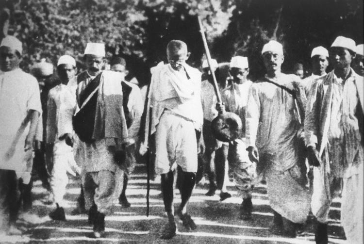 Mahatma Gandhi leading the Salt March protest, March 1930 (image from Wikimedia Commons)